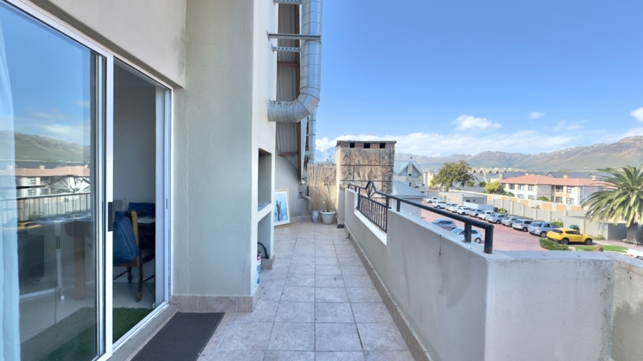 To Let 1 Bedroom Property for Rent in Whispering Pines Western Cape